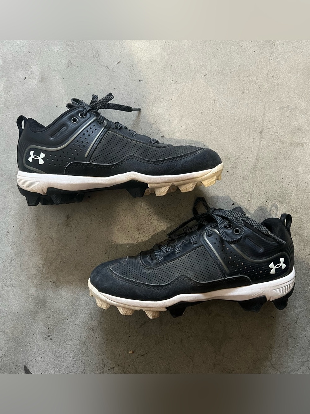 Under Armour Black and White Baseball Cleats